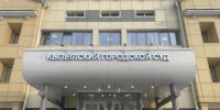 Обвиняемые в получении взятки с вымогательством и посредничестве во взяточничестве в крупном размере по ходатайству следователя заключены под стражу - Следственный комитет