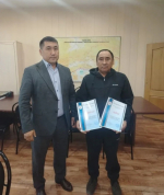 Водители, занимающиеся перевозкой пассажиров по пригородным маршрутам, были удостоены наградами прямо на своем рабочем месте