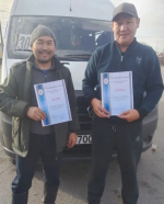 Водители, занимающиеся перевозкой пассажиров по пригородным маршрутам, были удостоены наградами прямо на своем рабочем месте
