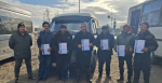 Водители, занимающиеся перевозкой пассажиров по пригородным маршрутам, были удостоены наградами прямо на своем рабочем месте
