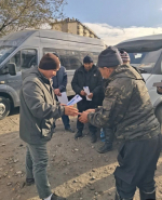 Водители, занимающиеся перевозкой пассажиров по пригородным маршрутам, были удостоены наградами прямо на своем рабочем месте
