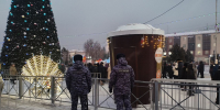 Росгвардейцы обеспечили безопасность во время открытия городской елки в Кызыле - Росгвардия