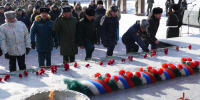 Начальник Управления Росгвардии по Республике Тыва полковник полиции Алексей Корниенко принял участие в возложении цветов к мемориалу Победу в Кызыле - Росгвардия