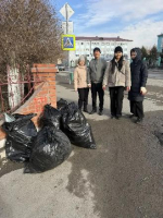 Коллективы мэрии и подведомственных учреждений приняли участие в традиционном субботнике